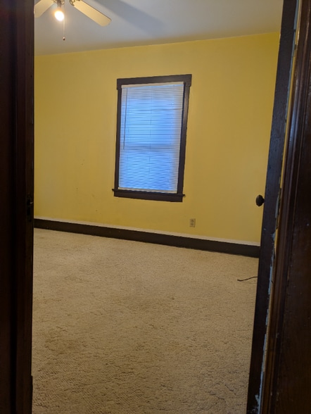 Building Photo - 512 E Philadelphia Ave