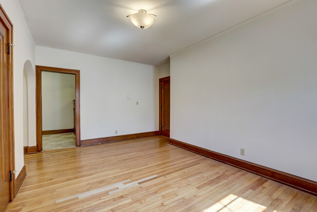 Building Photo - Estelle Apartments