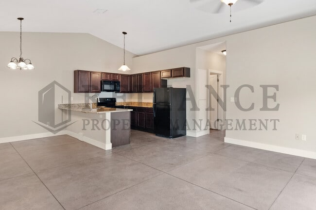 Building Photo - 4809 N Hillside Ct