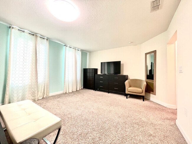 Building Photo - Available Move In 06/01! - Beautiful 3 Bed...