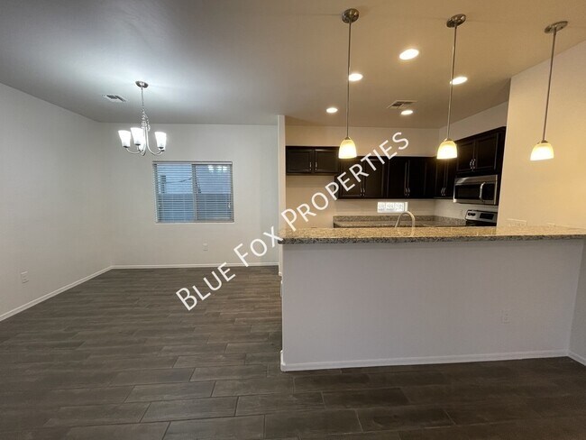 Building Photo - 8721 N Black Pine Dr