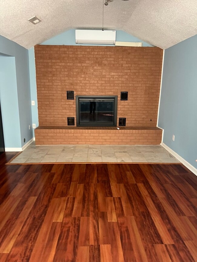 Building Photo - 1 Bedroom Apartment For Rent