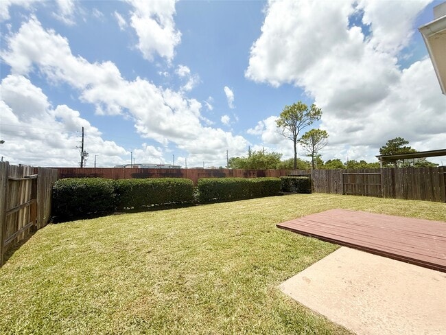 Building Photo - 12404 Shady Brook Dr