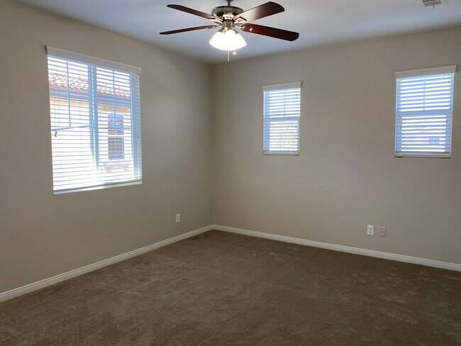 Building Photo - Beautiful 5 Bedroom Home in Murrieta Available!