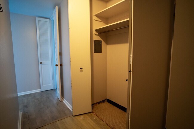 Building Photo - 720 W Gordon Terrace