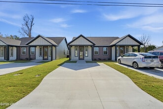 Building Photo - 2316 E 19th Pl