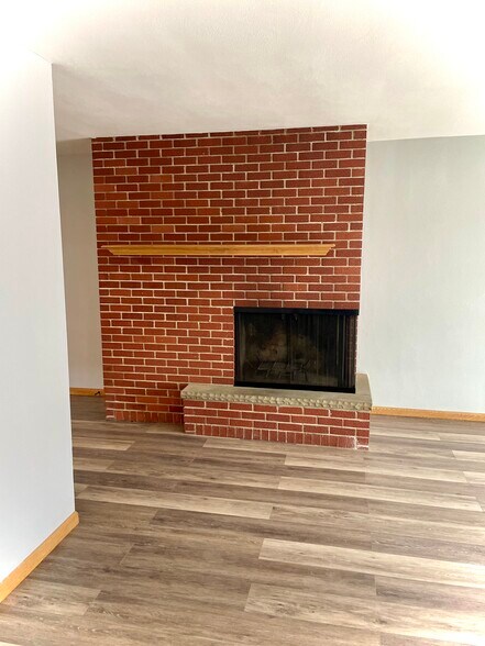 Building Photo - 716 Medford Dr