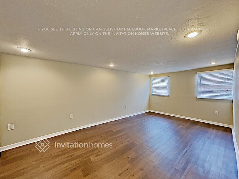 Building Photo - 807 35th St W