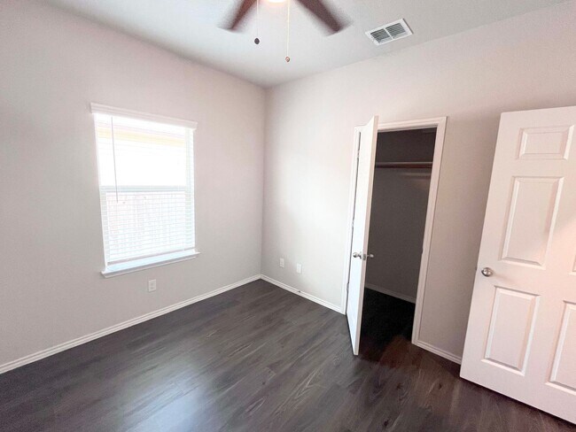 Building Photo - Luxury Duplex | 3 Bed/2 Bath | 1-Story | Covered Deck | Near Randolph AFB & Ft Sam