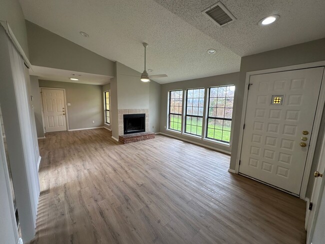 Building Photo - 4738-4740 Berridge Lane