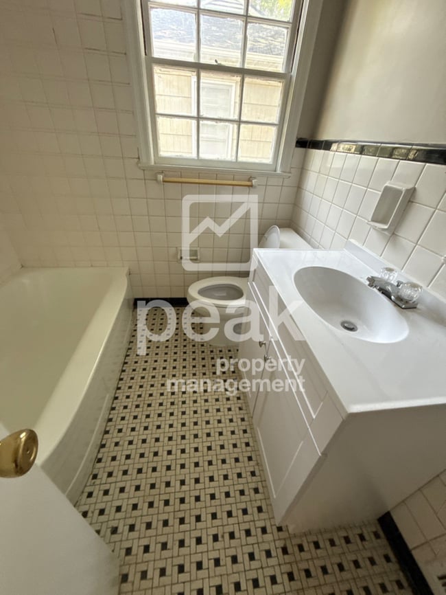 Building Photo - Charming 3-Bedroom Home for Lease in South...