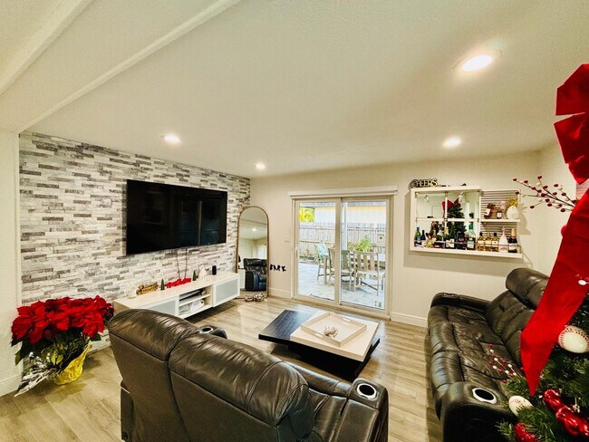 Building Photo - 8000 NW 74th Terrace