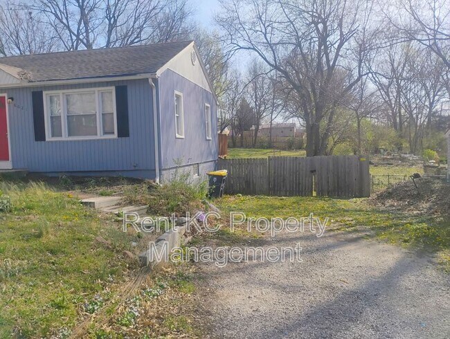 Building Photo - 6021 N Topping Ave