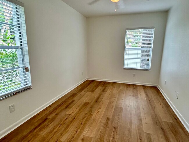 Building Photo - 5440 S MacDill Ave