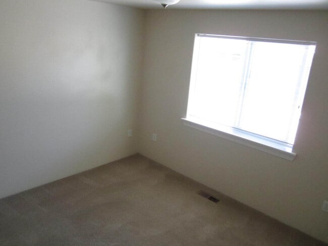 Building Photo - Charming Duplex for Rent