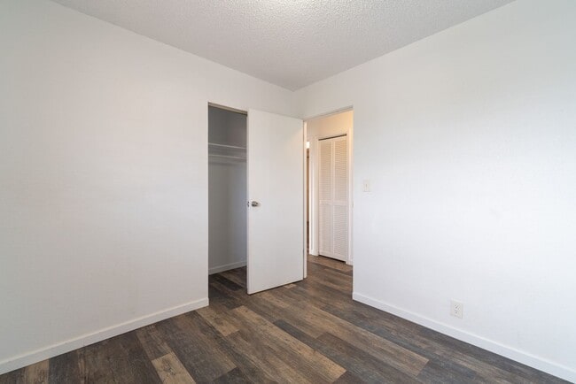 Building Photo - Fully remodeled, spacious 3BR/1.5BA/2PKG near Waikele