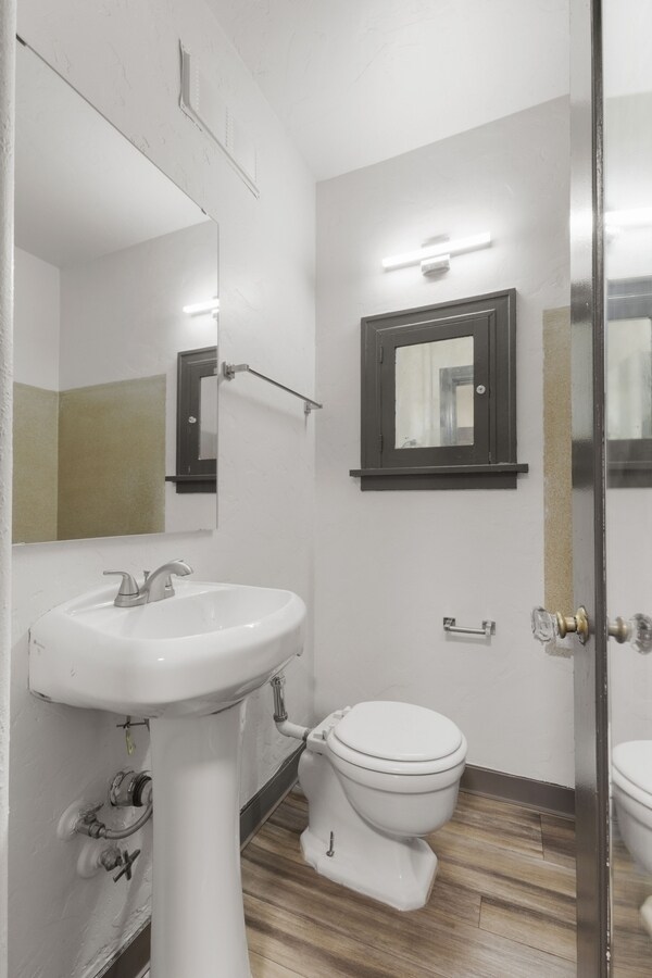 Building Photo - 16 N Broadway St