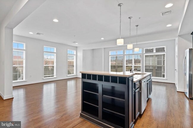 Building Photo - 420 Mayer Pl