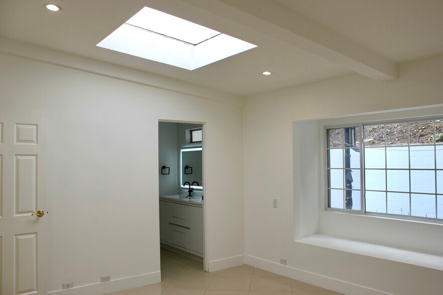 Building Photo - 1265 Bienveneda Ave