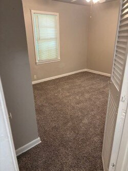 Building Photo - "Charming 3-Bed, 2-Bath Retreat in Whitesboro - 1320 Sq Ft of Cozy Living with Bonus living space...