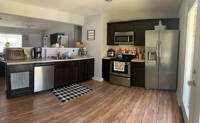 Building Photo - 103 Lassere Cir