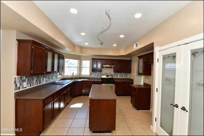 Building Photo - 7301 Corona Del Sol Dr