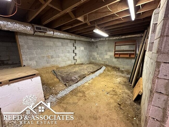 Building Photo - Spacious 3-Bedrooms in White Station Schoo...