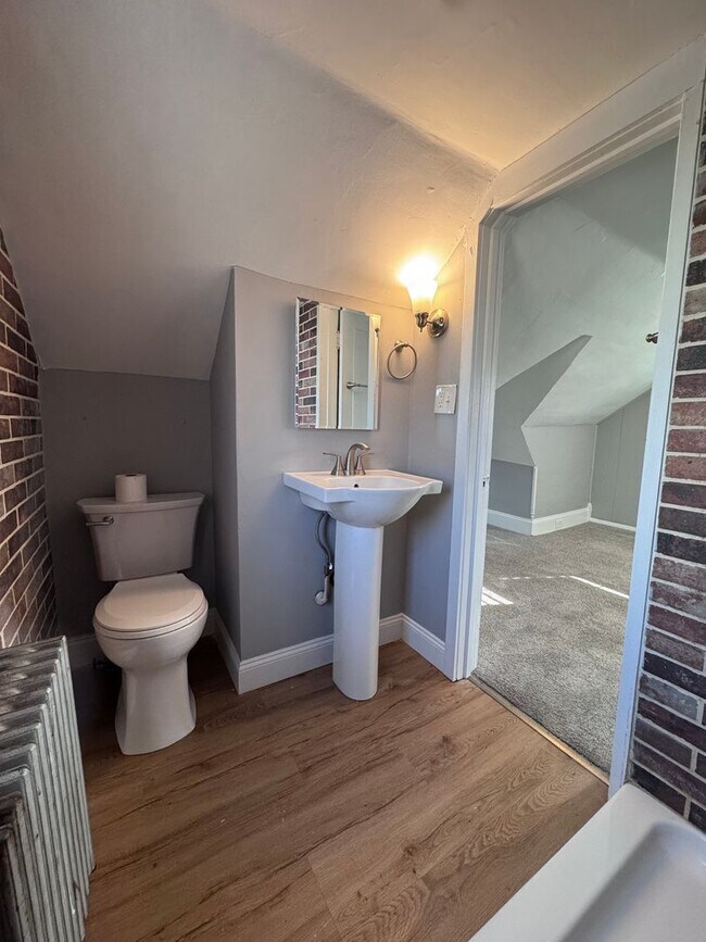 Building Photo - 202 N 5th St