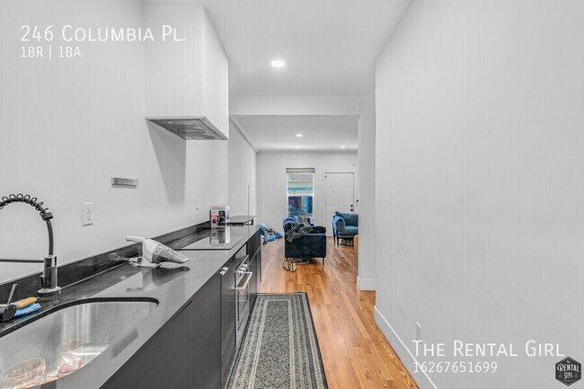 Building Photo - 246 Columbia Pl