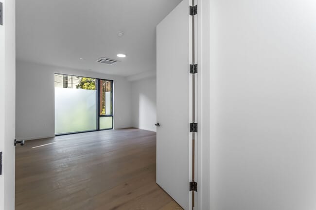 Building Photo - 1618 Hilts Ave