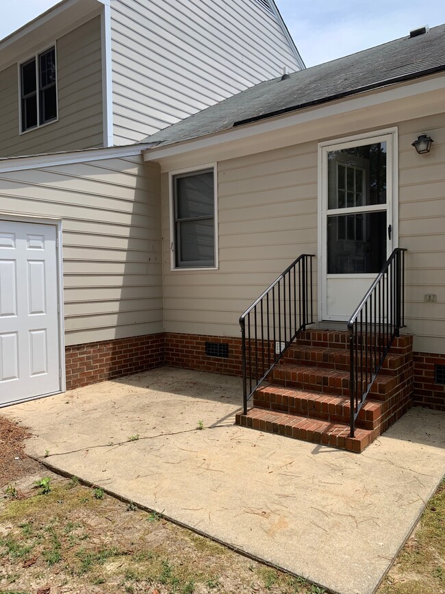 Building Photo - 107 Garwin Dr W