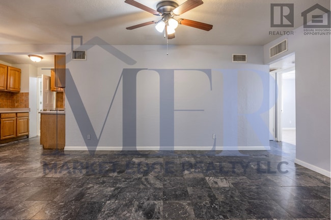 Building Photo - 3Bed/1Bath Home at Mesa/Broadway! $1499 MO...