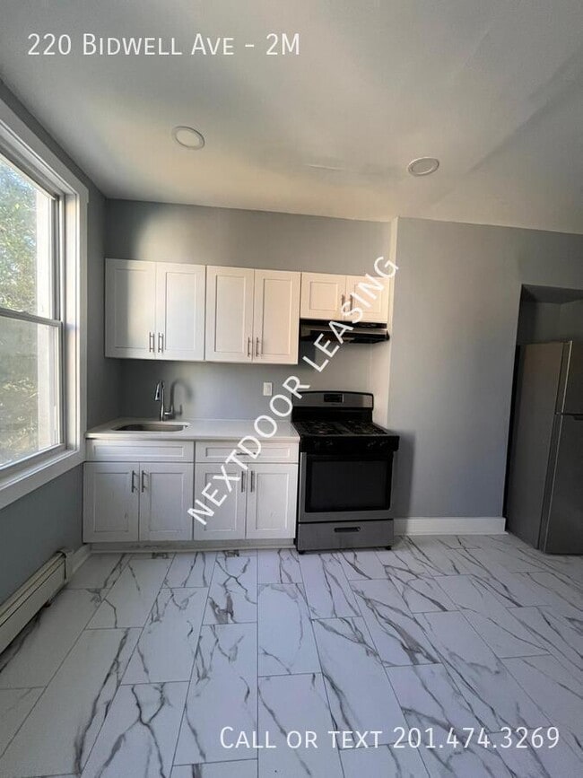 Building Photo - 220 Bidwell Ave