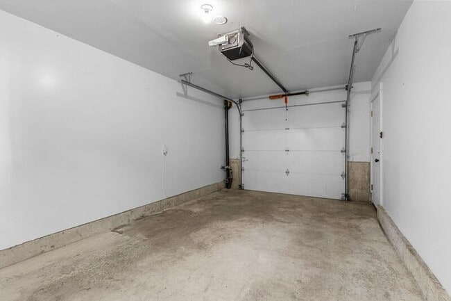 Building Photo - 3803 SE 65th Ave