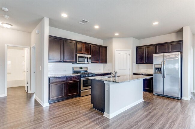Building Photo - 348 Shiner Ln