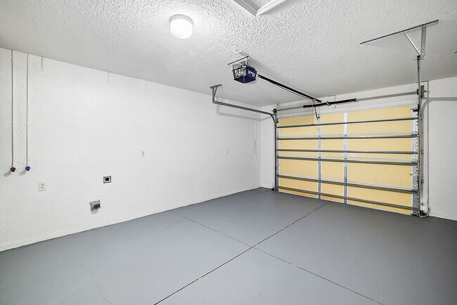 Building Photo - 526 Paulling Dr