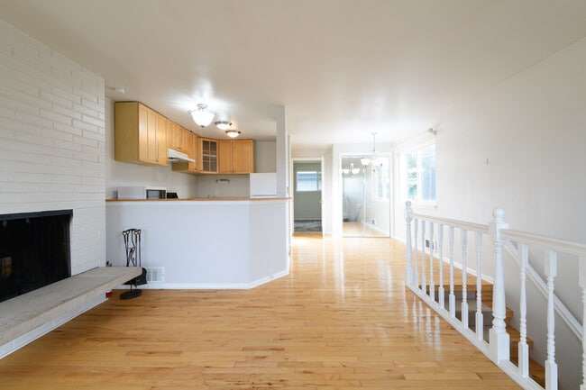 Building Photo - 901 5th Ave N