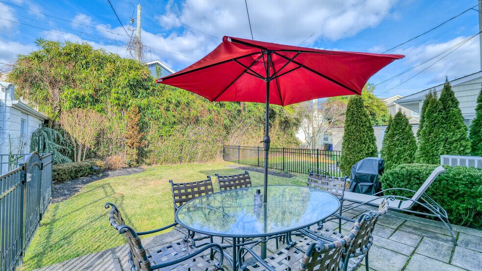 Building Photo - 7501 Ventnor Ave