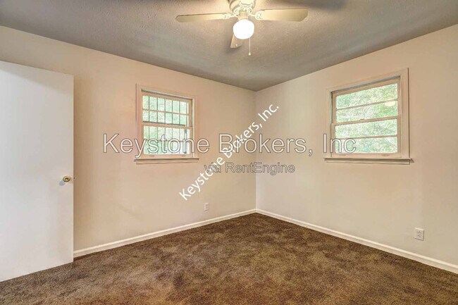 Building Photo - 2334 Ollie Dr