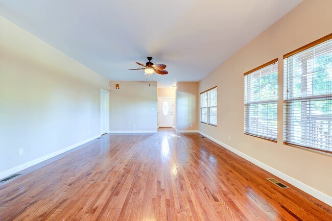 Building Photo - 1140 Collingwood Dr