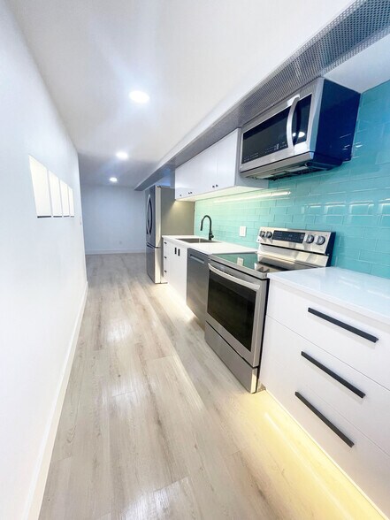 Kitchen - 491 S Otis St