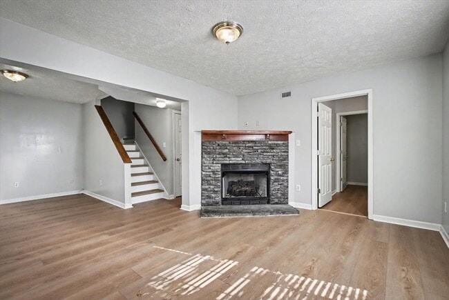 Building Photo - 1217 Clock St