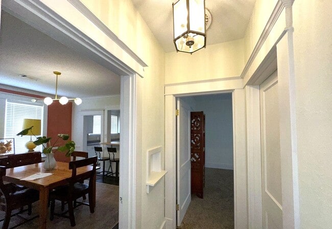Building Photo - Beautiful 4 Bedroom Home Available