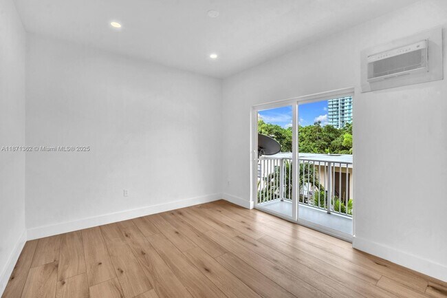 Building Photo - 2300 SW 3rd Ave