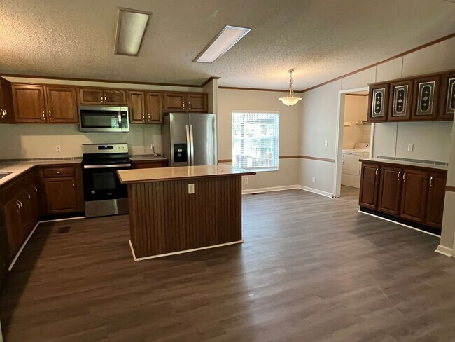 Building Photo - Cedar Lane