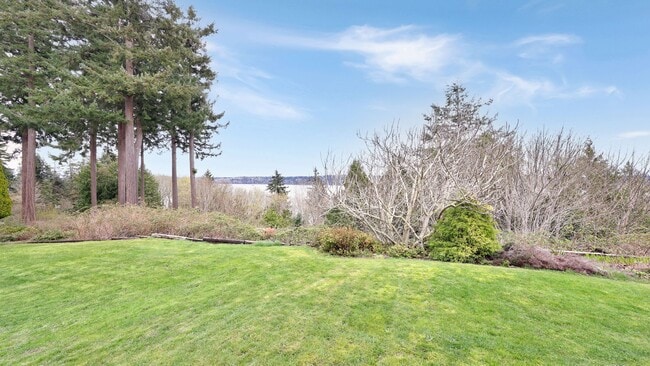 Building Photo - 3 Bed 2.5 Bath - View Home - Private Large Lot - Pet Friendly - NAS Whidbey