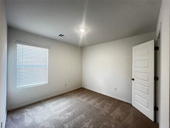 Building Photo - 3433 Little Creek Dr