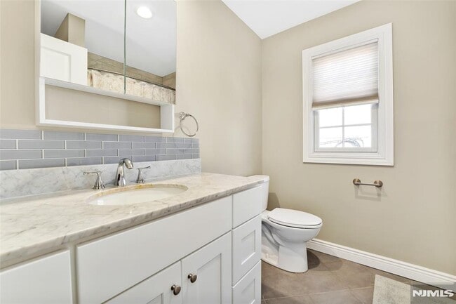 Building Photo - 210 Hackensack St