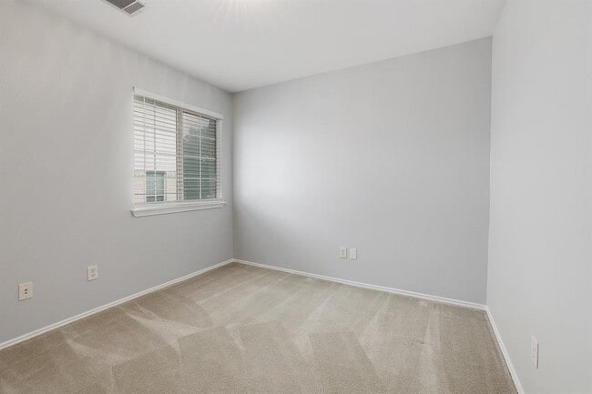 Building Photo - 14525 Ballimamore Dr
