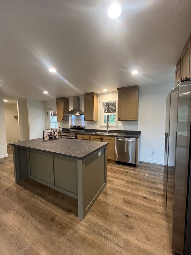 Building Photo - Nearly brand-new home!! 3-Bedroom 2-Bathroom Home